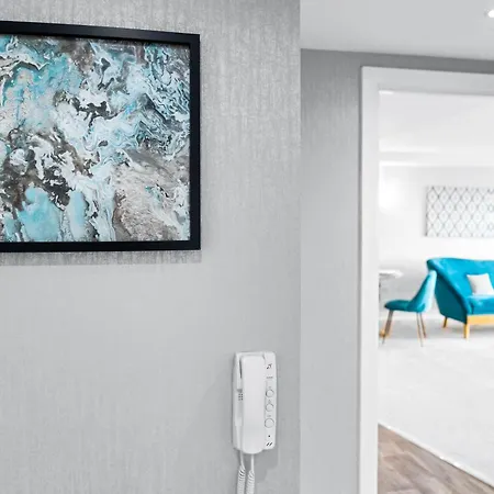 Apartment 2 Bedroom With Parking